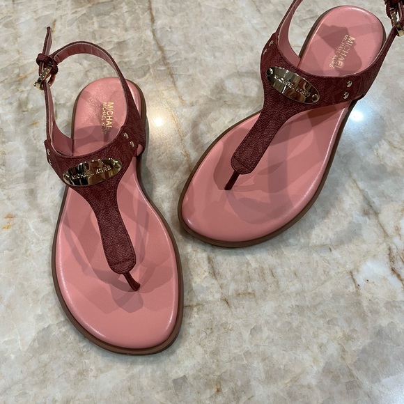 Michael Michael Kors Women’s MK Plate Thong Sandals. NEW - Picture 3 of 8